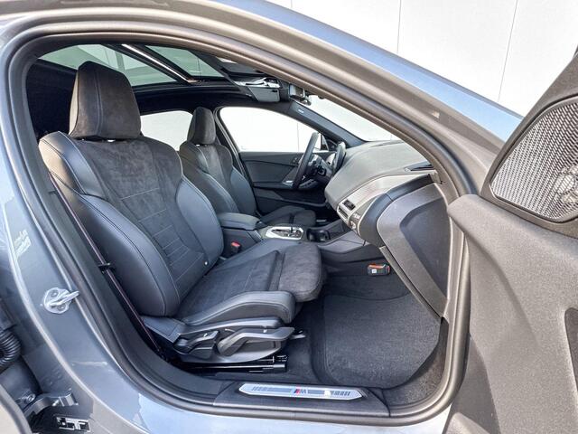 BMW 1-SERIE 120 M Sport Design Edition Stuurwielrand / 19 inch / Glazen dak