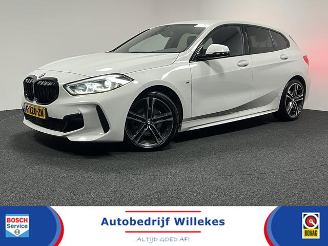 BMW 1-SERIE 118i High Executive Edition | NAVI | STOELVERWARMING | LEDEREN BEKLEDING | PARKEERSENSOREN |