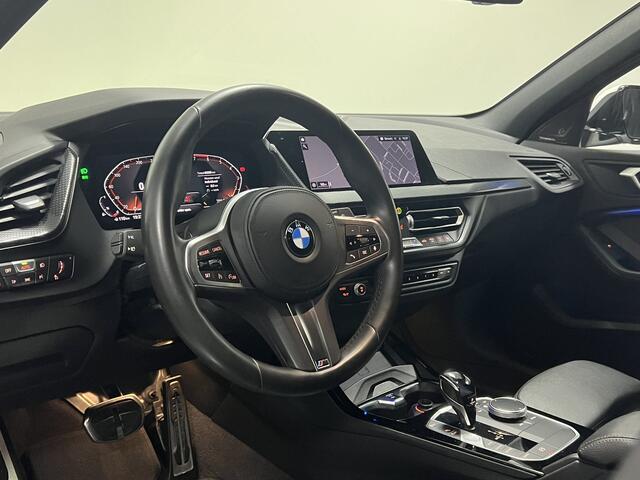 BMW 1-SERIE 118i High Executive Edition | NAVI | STOELVERWARMING | LEDEREN BEKLEDING | PARKEERSENSOREN |