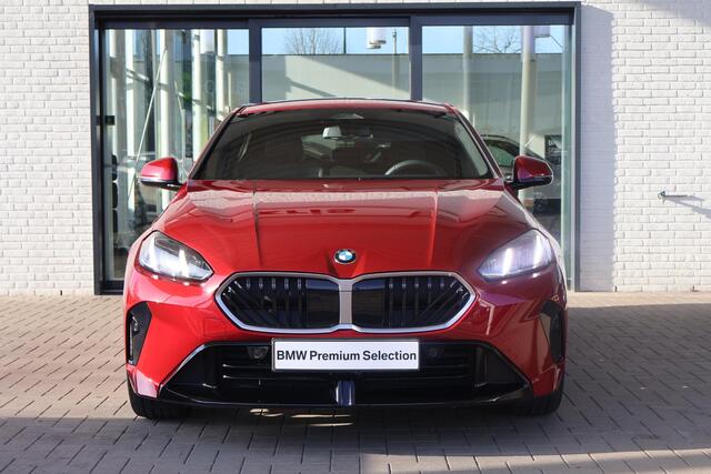 BMW 1-SERIE 120 M Sport Design Edition | Driving Assistant | Voorstoelen Verwarmd | Apple Carplay