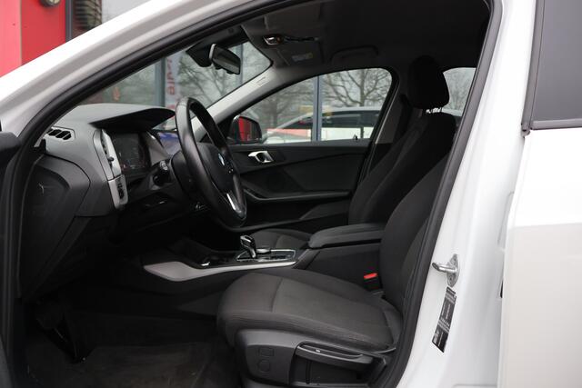 BMW 1-SERIE 118i Executive | Origineel NL | Virtual Cockpit | Cruise Control | Navigatie |