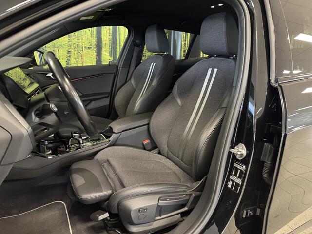 BMW 1-SERIE 118i Business Sport Line | Apple Carplay | Android Auto | Sfeerverlichting | Navigatie | DAB | Lane Assist | Cruise Control | Parkeersensoren | LED | Elektrische Spiegels