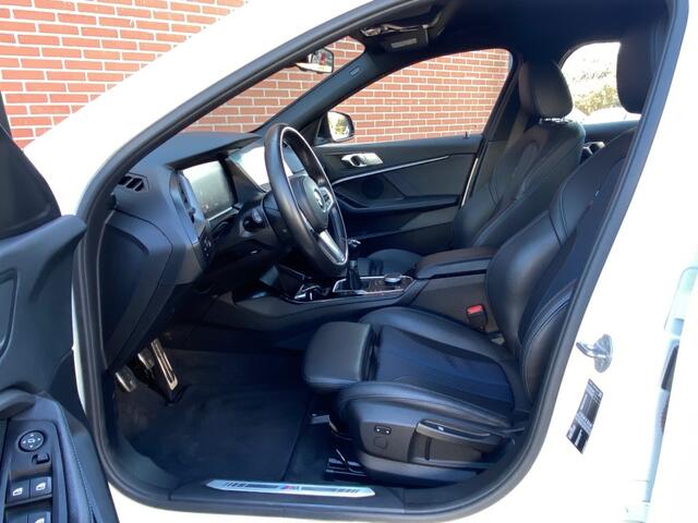 BMW 1-SERIE 118I EXECUTIVE EDITION M-SPORTPAKKET NAVI CRUISE CARPLAY CAMERA