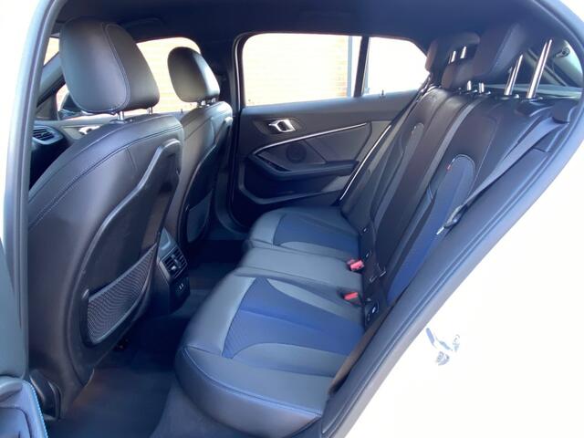 BMW 1-SERIE 118I EXECUTIVE EDITION M-SPORTPAKKET NAVI CRUISE CARPLAY CAMERA