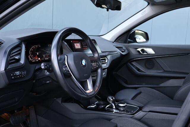 BMW 1-SERIE 118i Sportline Executive Edition | NL Auto | Live Cockpit Professional | Sportstoelen | DAB+ | LED