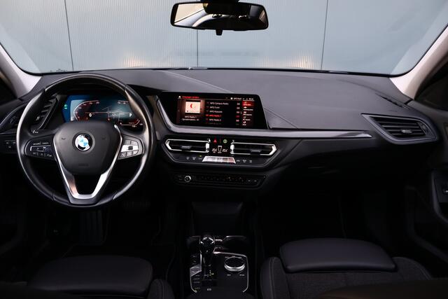 BMW 1-SERIE 118i Sportline Executive Edition | NL Auto | Live Cockpit Professional | Sportstoelen | DAB+ | LED