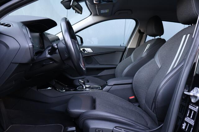 BMW 1-SERIE 118i Sportline Executive Edition | NL Auto | Live Cockpit Professional | Sportstoelen | DAB+ | LED