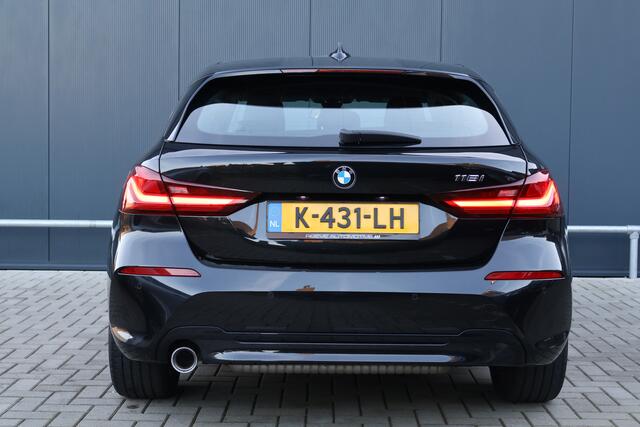 BMW 1-SERIE 118i Sportline Executive Edition | NL Auto | Live Cockpit Professional | Sportstoelen | DAB+ | LED