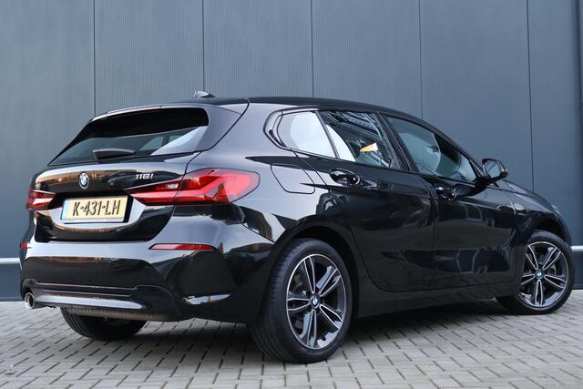 BMW 1-SERIE 118i Sportline Executive Edition | NL Auto | Live Cockpit Professional | Sportstoelen | DAB+ | LED