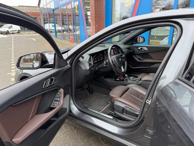 BMW 1-SERIE 118I 140pk Automaat Panodak Navi Camera Leer Led Airco(ECC)