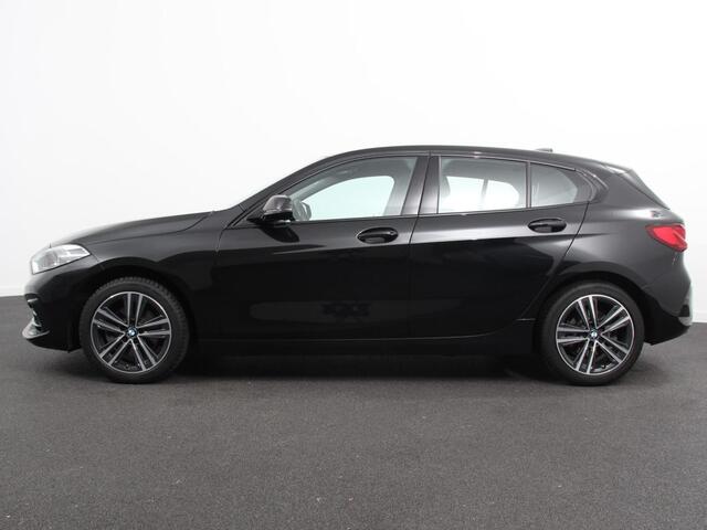 BMW 1-SERIE 118i Automaat High Executive | Navigatie | Apple Carplay/Android Auto | Parkeersensoren | Virtual Cockpit | Stoelverwarming | Cruise Control | Ledverlichting | Sfeerverlichting | Getinte ramen | Climate Control