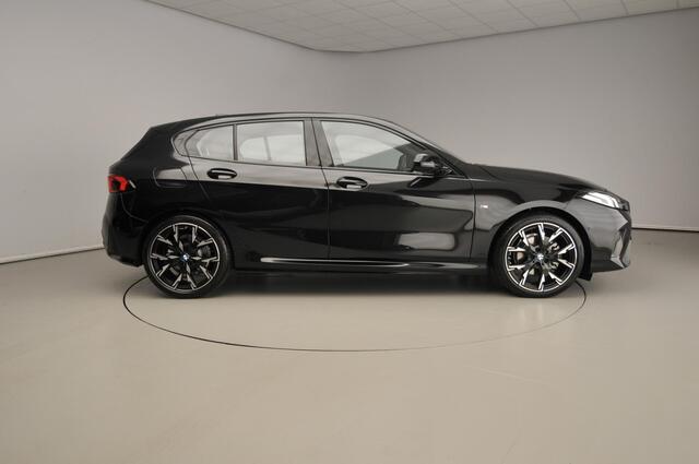 BMW 1-SERIE 5-deurs 120 | M-Sportpakket | LED | Leder | Navigatie | Sportstoelen | Stoelverwarming | DAB | Alu 19 inch