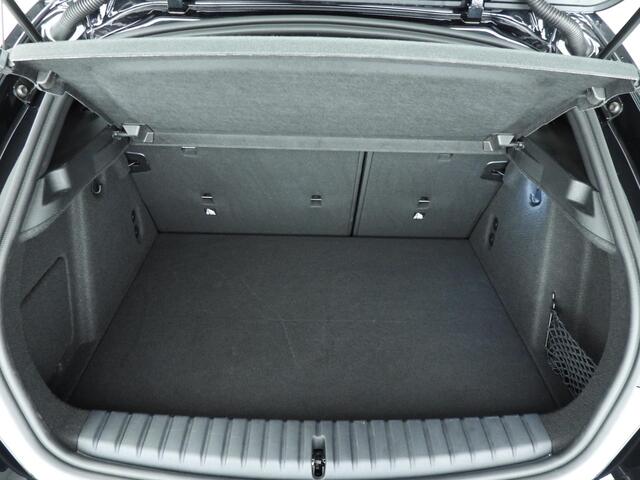 BMW 1-SERIE 5-deurs 120 | M-Sportpakket | LED | Leder | Navigatie | Sportstoelen | Stoelverwarming | DAB | Alu 19 inch