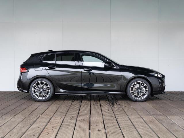 BMW 1-SERIE 120 | M Sportpakket | Premium Pack | Stuurwielrand verwarmd | Comfort Access | Achteruitrijcamera | Stoelverwarming | 18''