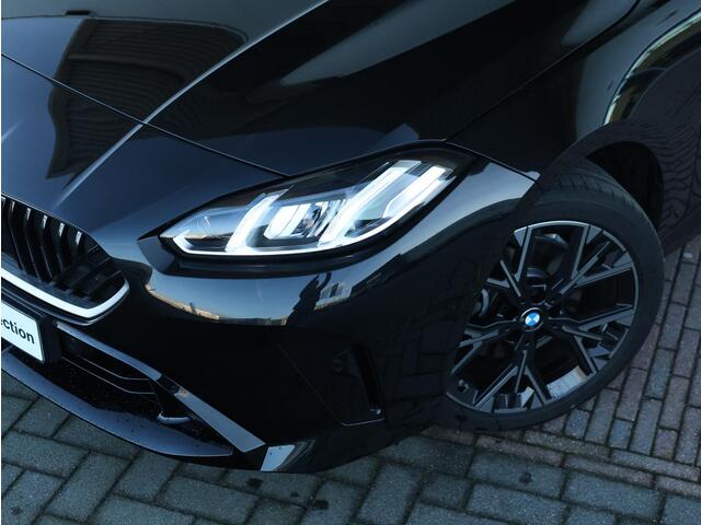 BMW 1-SERIE 120 M Sport Design Edition 18 inch LM/ Achteruitrijcamera/ Sportstoelen/ Getint Glas/ Stoelverwarming