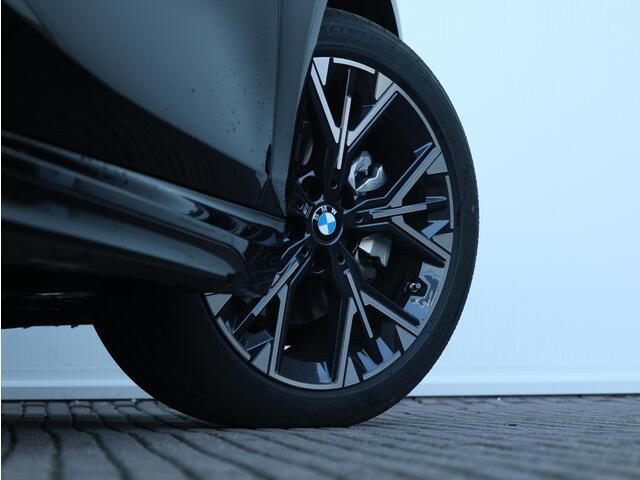 BMW 1-SERIE 120 M Sport Design Edition 18 inch LM/ Achteruitrijcamera/ Sportstoelen/ Getint Glas/ Stoelverwarming