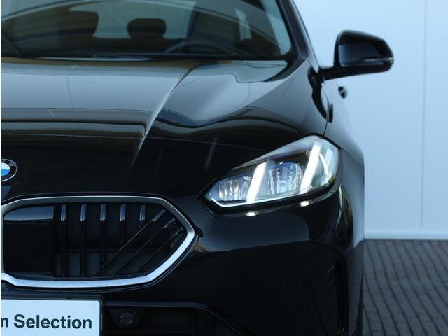 BMW 1-SERIE 120 M Sport Design Edition 18 inch LM/ Achteruitrijcamera/ Sportstoelen/ Getint Glas/ Stoelverwarming