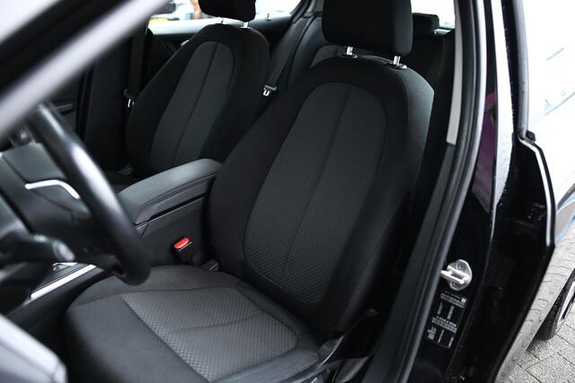 BMW 1-SERIE 118i Automaat / LED / Live Cockpit Professional / PDC / Airconditioning / Cruise Control