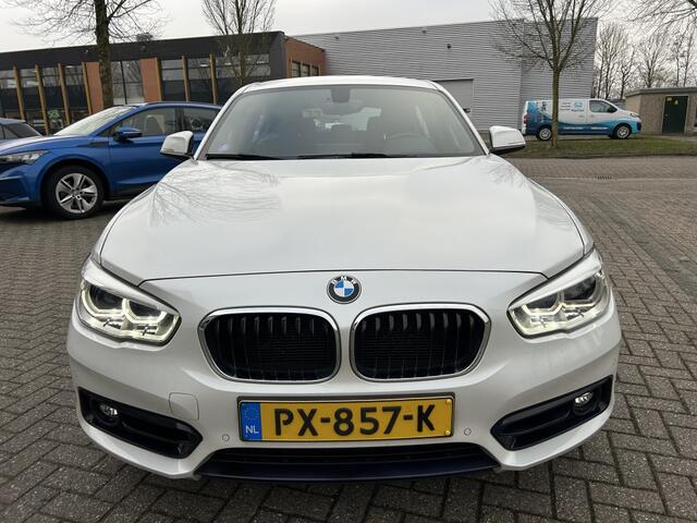 BMW 1-SERIE 118i Corp L. Hi Exec XENON CARPLAY PDC CRUISE LEER.