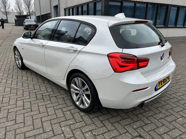 BMW 1-SERIE 118i Corp L. Hi Exec XENON CARPLAY PDC CRUISE LEER.
