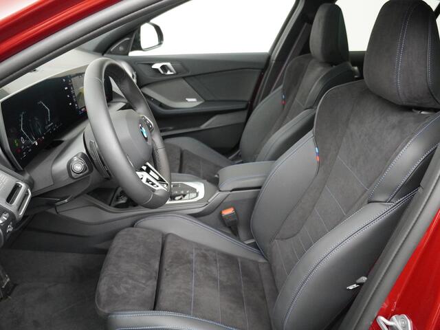 BMW 1-SERIE 120 M Sport Design Edition | M-Sport Pro | Head-Up | Comfort Access | Driving Assistant Plus | Harman Kardon | Panoramadak |