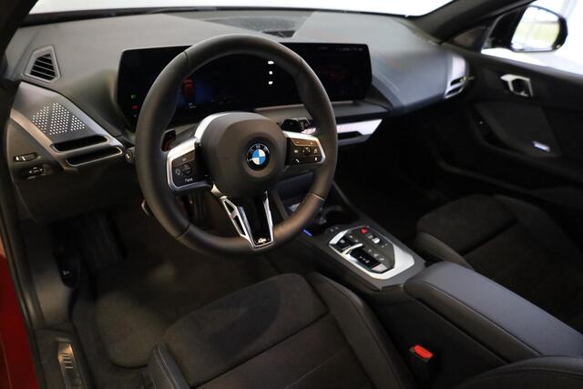 BMW 1-SERIE 120 M Sport Pro | Driving Assistant Plus | Harman Kardon | 19" | Stoel & Stuurwielverwarming