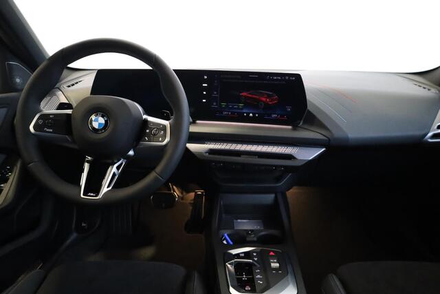 BMW 1-SERIE 120 M Sport Pro | Driving Assistant Plus | Harman Kardon | 19" | Stoel & Stuurwielverwarming