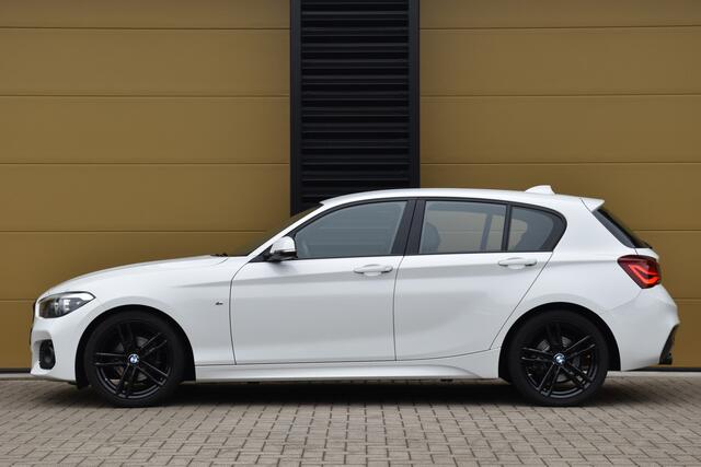 BMW 1-SERIE 118i Executive * M-Sport * LED * Servotronic * M-Sportonderstel * 18 inch lm *