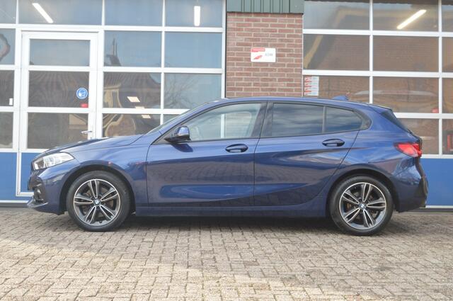 BMW 1-SERIE 118i Executive | AUT - VRT.DASH - BLACKLINE
