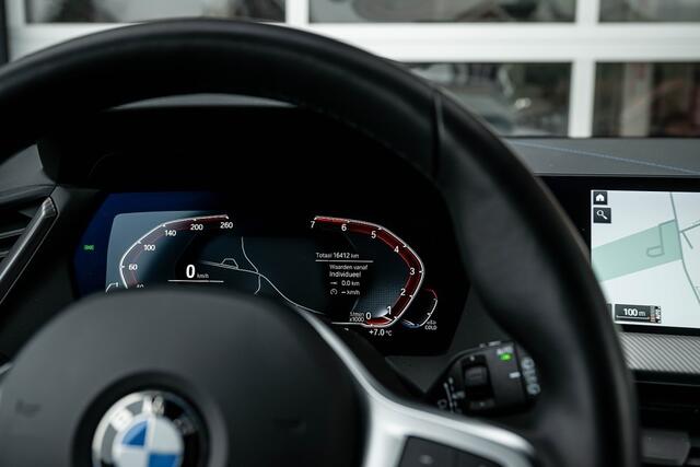 BMW 1-SERIE 118 118i M Sport | Shadow | Camera | Apple CarPlay | ACC | Stoelverwarming | Sportstoelen |