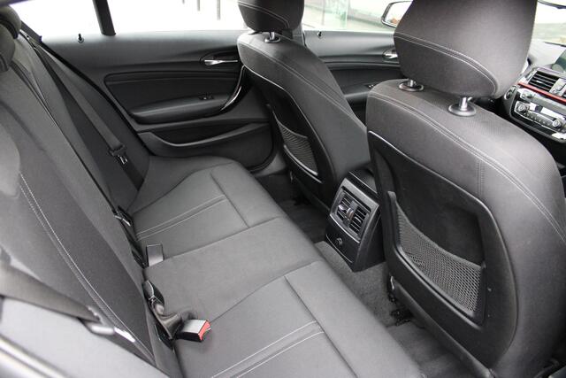 BMW 1-SERIE 118i Executive Sport Line Automaat / Sportstoelen / LED / Cruise Control / PDC