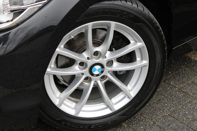 BMW 1-SERIE 118i Executive Sport Line Automaat / Sportstoelen / LED / Cruise Control / PDC
