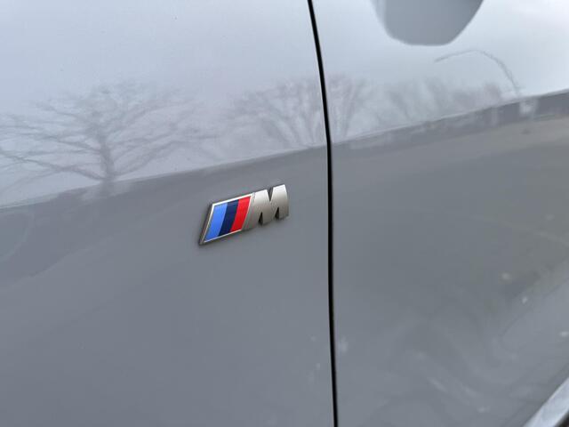 BMW 1-SERIE 120 M Sport Pro / Panoramadak / Head Up / Live Cockpit professional / Comforttoegang / Adaptief M-onderstel / Sportstoel / 360 Camera / Driving Assistant /