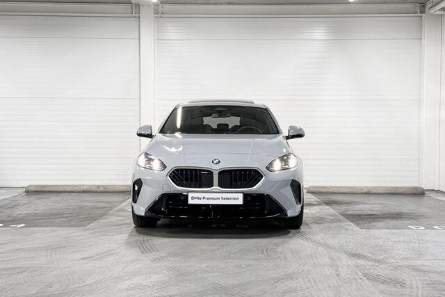 BMW 1-SERIE 120 | M-Sport | Premium Pack | Driving Assistant | Harman/Kardon | Panoramadak | Comfort Access