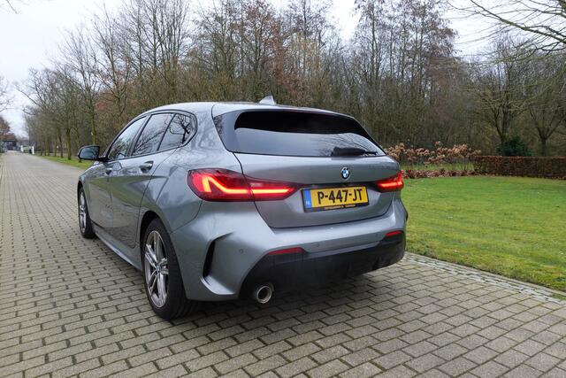 BMW 1-SERIE 118i Business Edition M sport | Camera | CarPlay | Stoelverwarming | Navi |