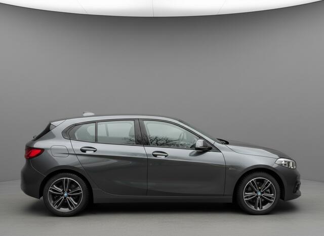 BMW 1-SERIE 118i High Exe Edition 140pk, Navi | Sport-Leder