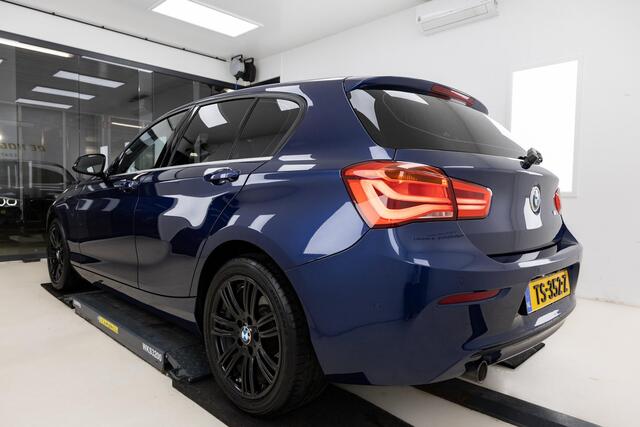 BMW 1-SERIE 118i High Executive, Sport Line, Uniek! LCI, Navi, Keyless, Leer, Automaat!