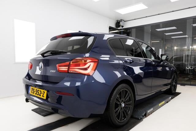 BMW 1-SERIE 118i High Executive, Sport Line, Uniek! LCI, Navi, Keyless, Leer, Automaat!