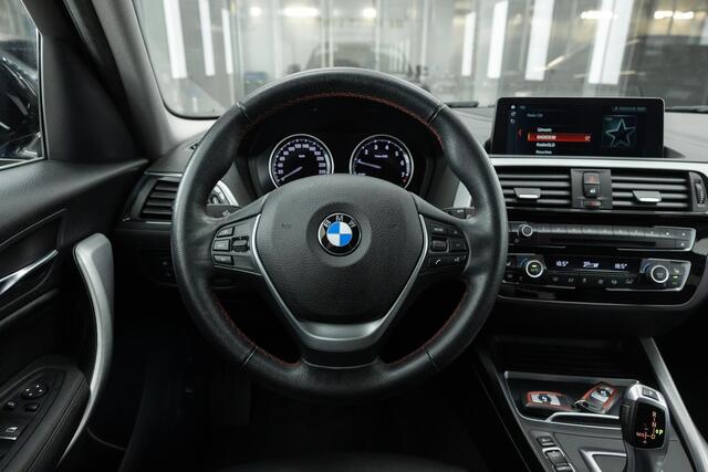 BMW 1-SERIE 118i High Executive, Sport Line, Uniek! LCI, Navi, Keyless, Leer, Automaat!