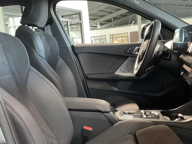 BMW 1-SERIE 120 M-SPORT ** LED, NAVI+, PANORAMA, 19-inch LMV, ACC, M-ONDERST, EL. A-KLEP ** 1e EIG - Ex BMW-AG ** ** INFORMEER OOK NAAR ONZE AANTREKKELIJKE FINANCIAL-LEASE TARIEVEN **