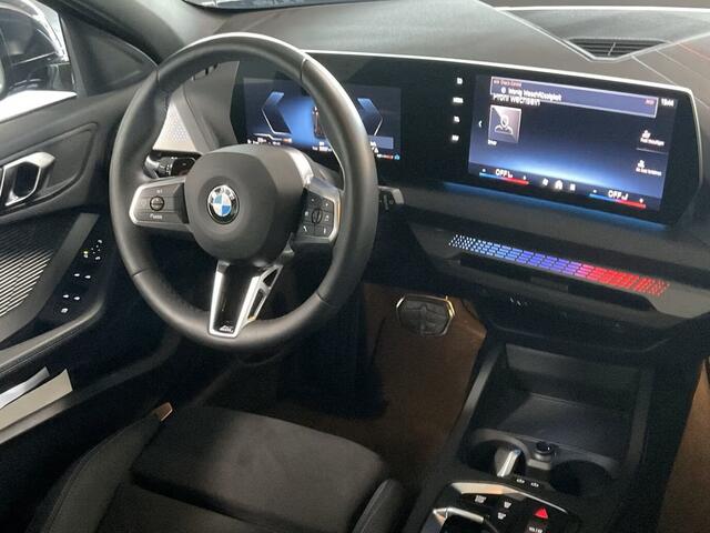 BMW 1-SERIE 120 M-SPORT ** LED, NAVI+, PANORAMA, 19-inch LMV, ACC, M-ONDERST, EL. A-KLEP ** 1e EIG - Ex BMW-AG ** ** INFORMEER OOK NAAR ONZE AANTREKKELIJKE FINANCIAL-LEASE TARIEVEN **