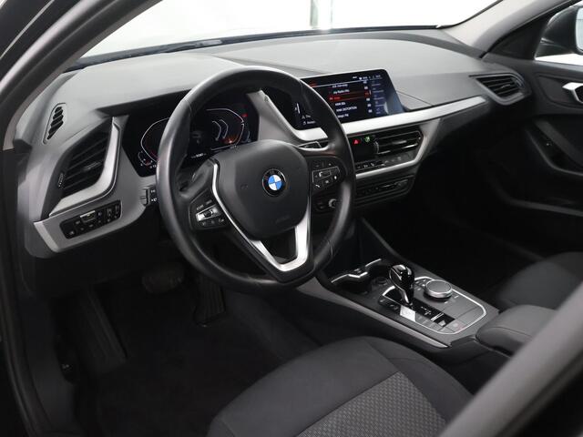 BMW 1-SERIE 118i Introduction Edition | Navigatie | Parkeersensoren | Climate Control | Cruise Control |