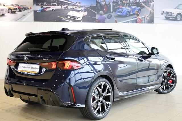 BMW 1-SERIE 120 M Sport Pro | Panoramadak | Head-Up | Driving Assistant Plus | 360 Camera