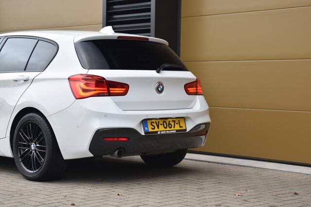 BMW 1-SERIE 118i Executive * M-Pakket * LED * M-onderstel * Trekhaak * Achteruitrijcamera *