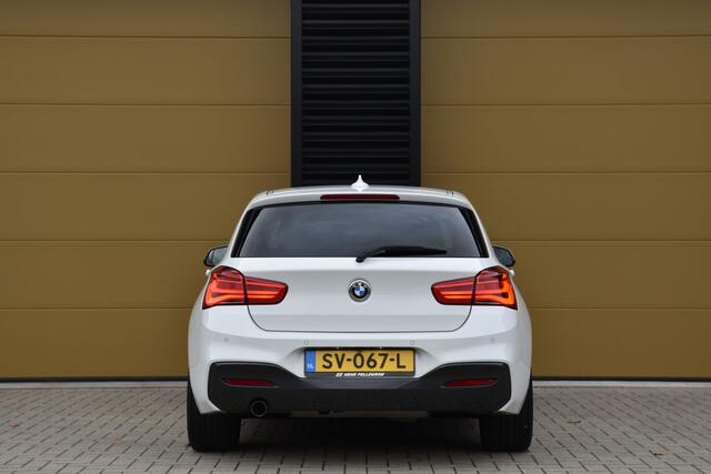 BMW 1-SERIE 118i Executive * M-Pakket * LED * M-onderstel * Trekhaak * Achteruitrijcamera *