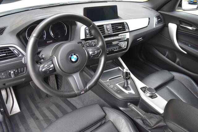 BMW 1-SERIE 118i Executive * M-Pakket * LED * M-onderstel * Trekhaak * Achteruitrijcamera *