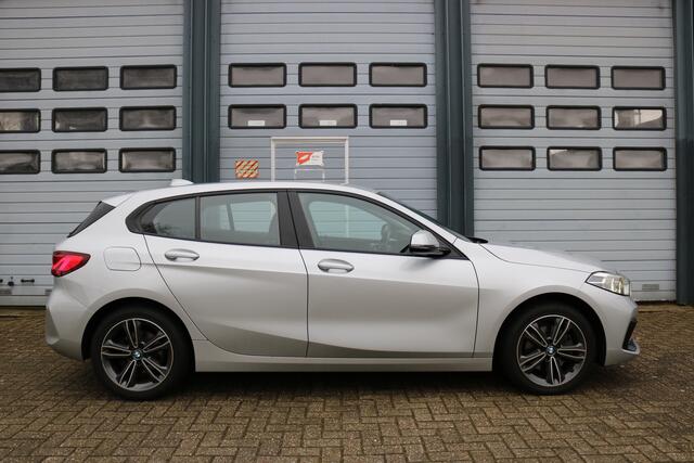 BMW 1-SERIE 118i Executive Edition Autom Xenon Led Navi Sportzetels 17inch Bj:2020