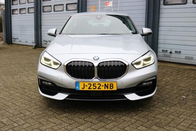 BMW 1-SERIE 118i Executive Edition Autom Xenon Led Navi Sportzetels 17inch Bj:2020