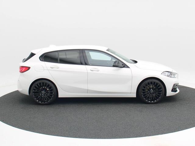 BMW 1-SERIE 118i 140 Pk High Executive Edition | M-Design | Stoelverwarming | Climatronic | Full LED | Navigatie | Virtual Cockpit | 19 Inch | 124.706 Km !!