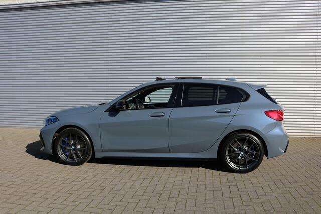 BMW 1-SERIE M135i xDrive High Executive (Panodak Sportleder/Memory Carplay HeadUp HarmanKardon Camera Keyless Full-Led PrivacyGlass)